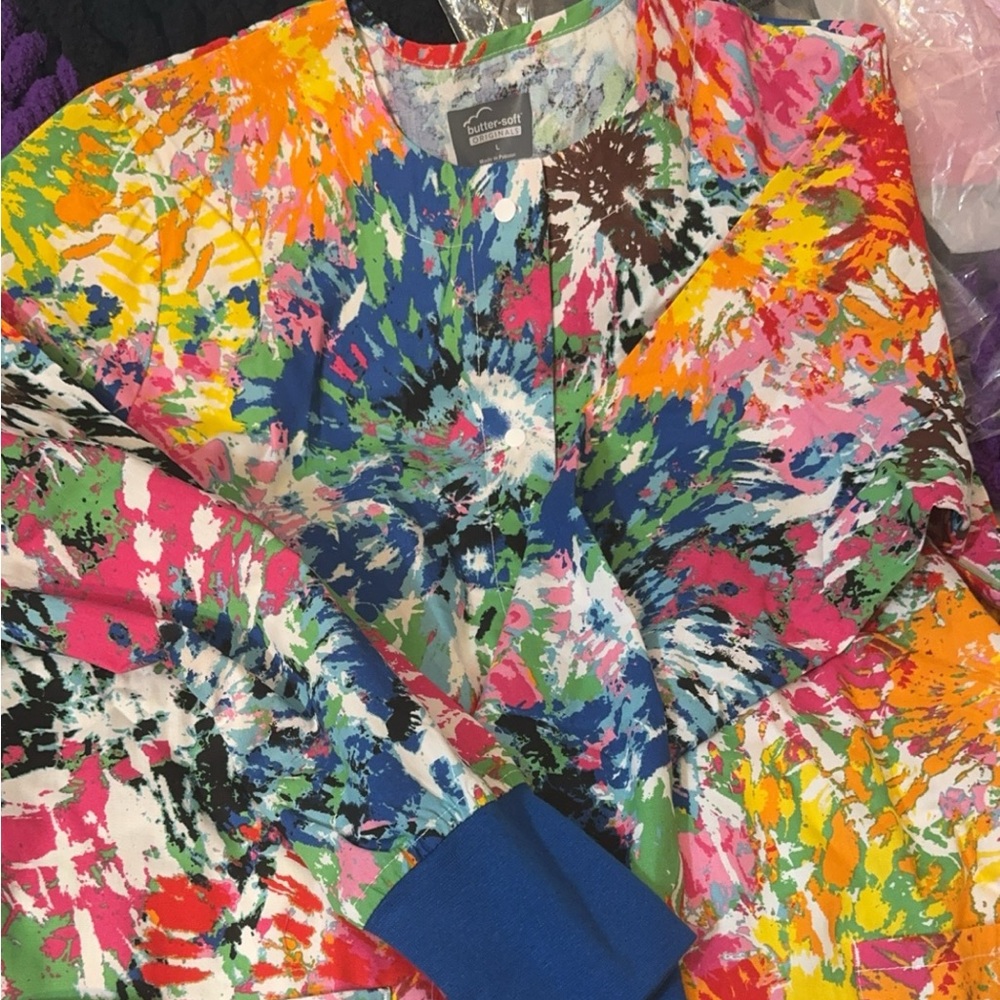 ✨✨Brand New✨✨ Butter Soft Scrub Jacket